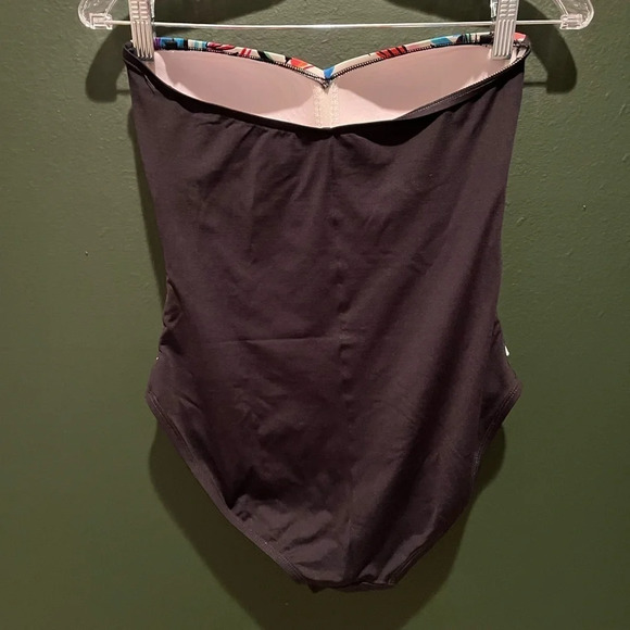 La Blanca one piece swimsuit - Picture 4 of 8